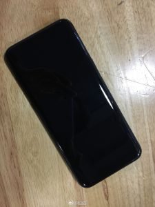 Samsung S8: Foto svelano dettaglio design e Bixby